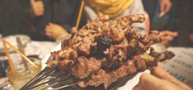 12 Arti Mimpi Makan Sate Menurut Ahli Tafsir